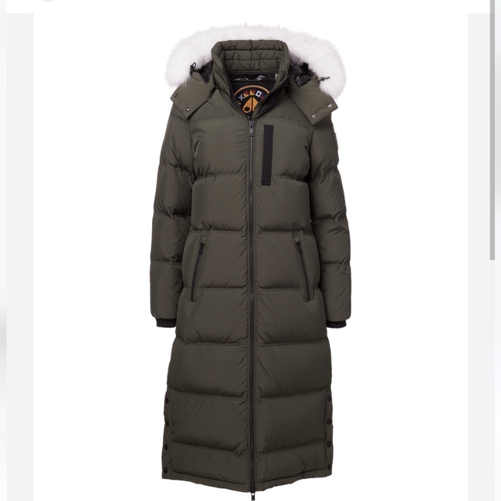 Moose Knuckles Women's Fox Valley Down Coat. Large. Like a new condition